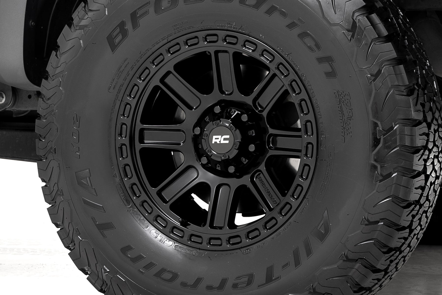 Rough Country 84 Series Wheel | Gloss Black | 18x8.5 | 6x5.5 | +0mm