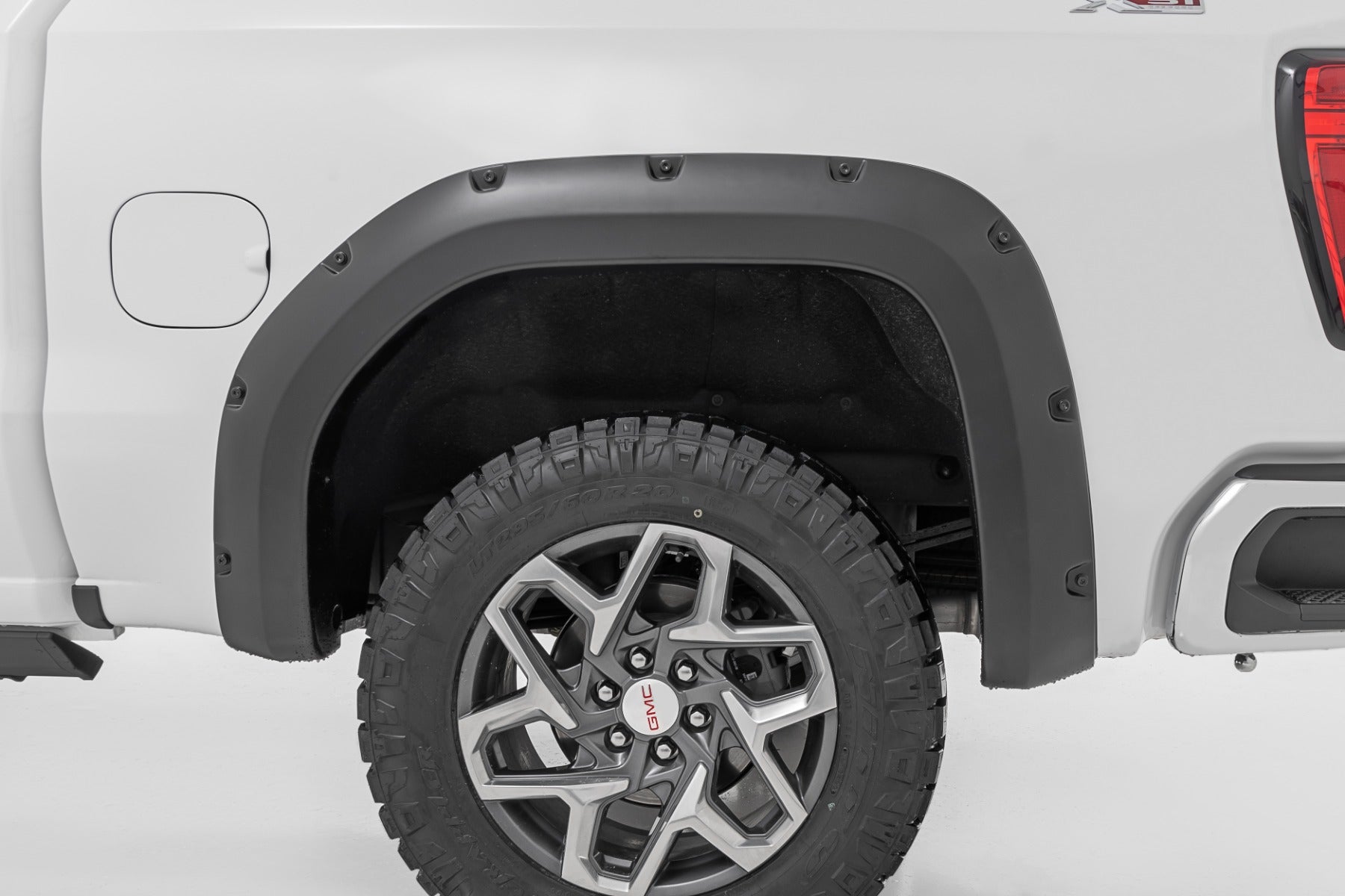Pocket Fender Flares | GAZ Summit White | GMC Sierra 1500 2WD/4WD (2019-2026)
