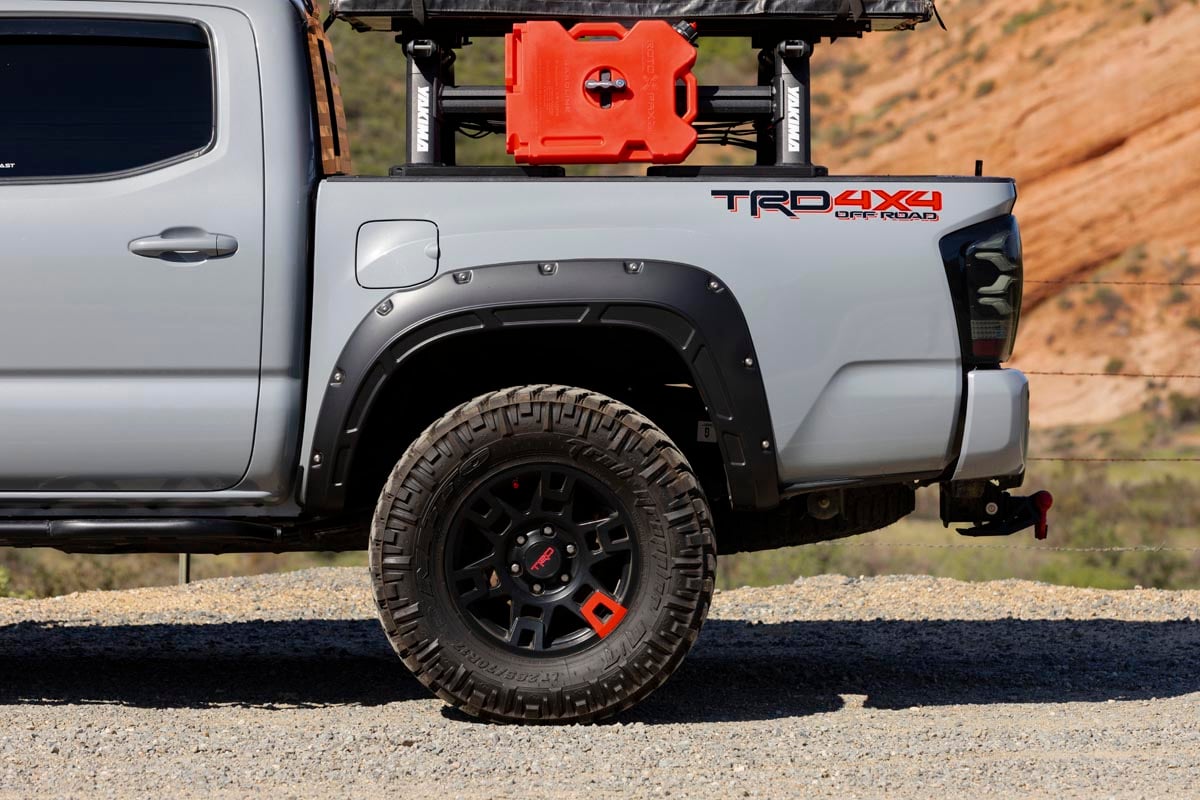 Defender Fender Flares | 040 Super White | Toyota Tacoma 2WD/4WD (16-23)