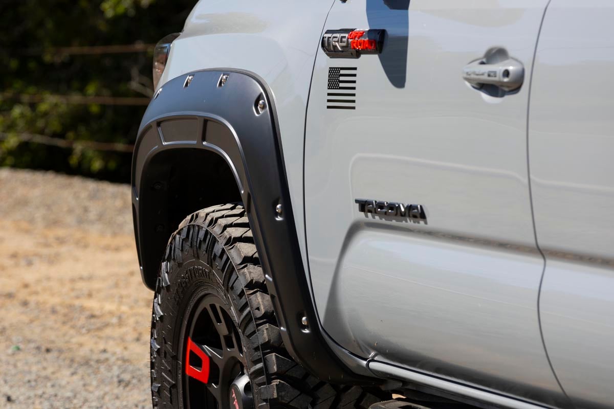 Defender Fender Flares | 040 Super White | Toyota Tacoma 2WD/4WD (16-23)